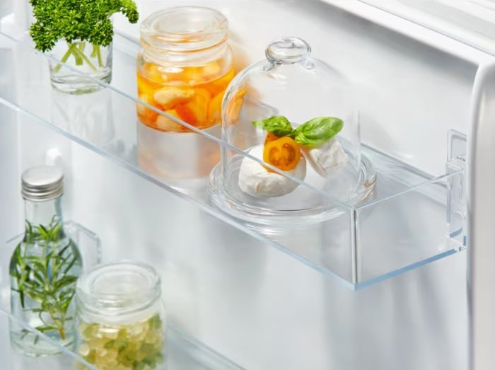 Electrolux ugradbeni frižider LNS3LE18S