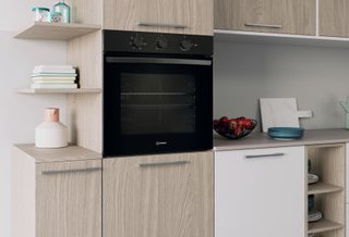 Indesit ugradbena pećnica IO 235H B