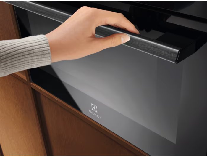 Electrolux ugradbena pećnica LVL8E09Z