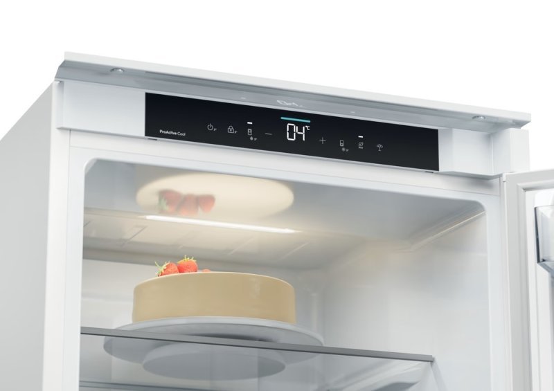 Candy ugradbeni frižider ECNBQT3518E