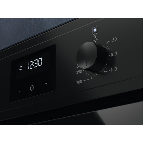 Electrolux ugradbena pećnica EOF3H40TH